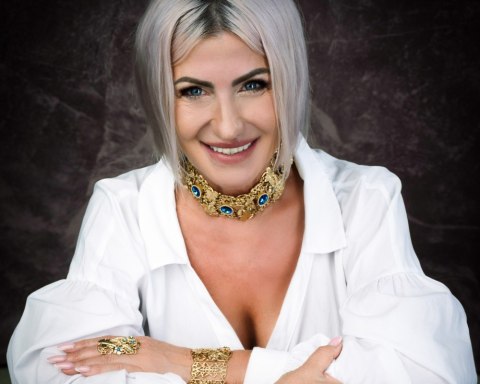 Ażurowy choker z motywami kwiatów i liści, zdobiony kryształami Primero (C24/JES/10AU) Ażurowy choker z motywami kwiatów i liści, zdobiony kryształami Primero (C24/JES/10AU)